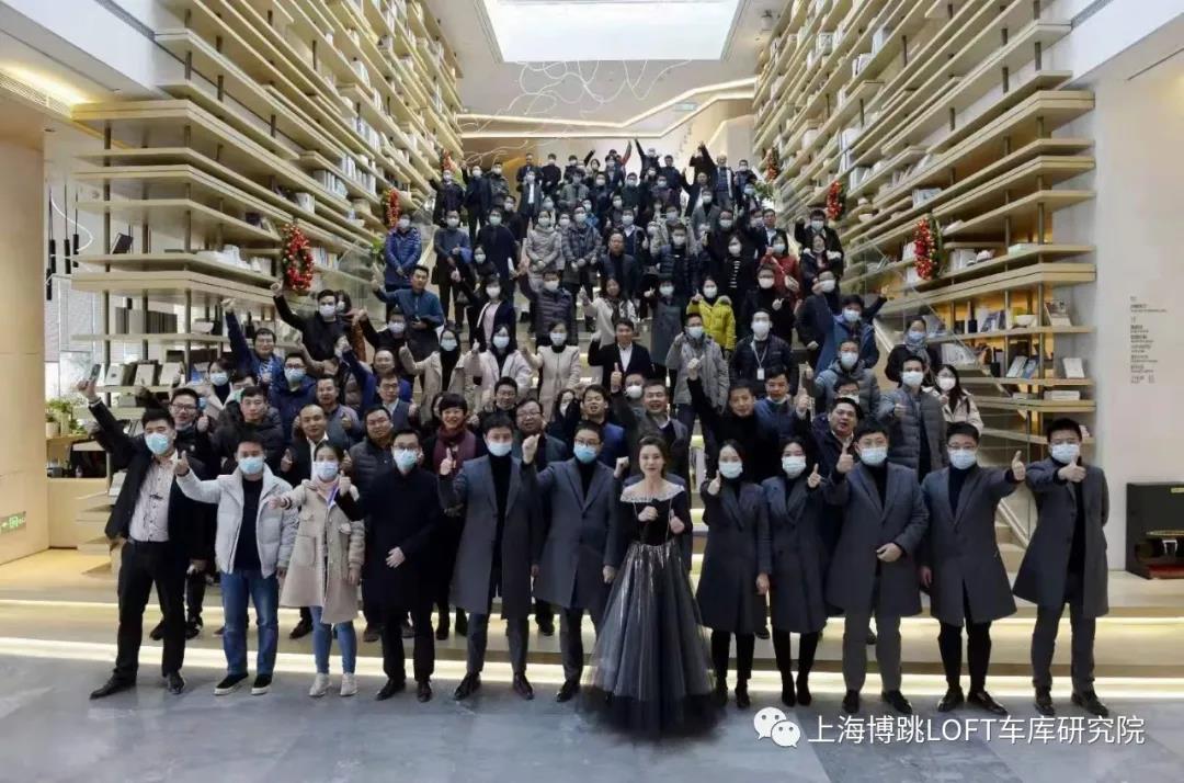 乐山全国一百多人在华侨城汉口道6号参观研讨LOFT专利车库技术！